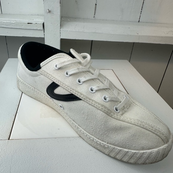 Tretorn Nylite Icon Sneaker - Women's Size 9 Black and White Tennis Shoes - Picture 6 of 13